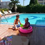 아파트호텔 Sebnem & 3*